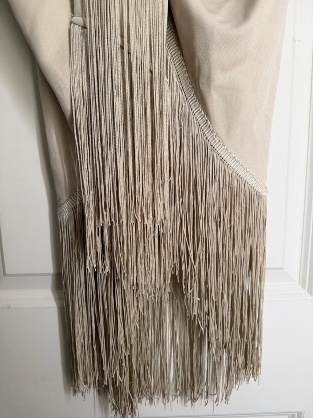 PrettyLittleThing creme tassel hem Fringed Midi Skirt sz 4 boho glam formal chic - Picture 2 of 7